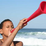 Vuvuzela-Lärm: Gift für die Ohren - Foto: obx-medizindirekt