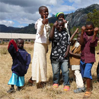 Strahlende Gesichter: Die Kinder von Litembo - Foto: Diocesan Hospital Litembo